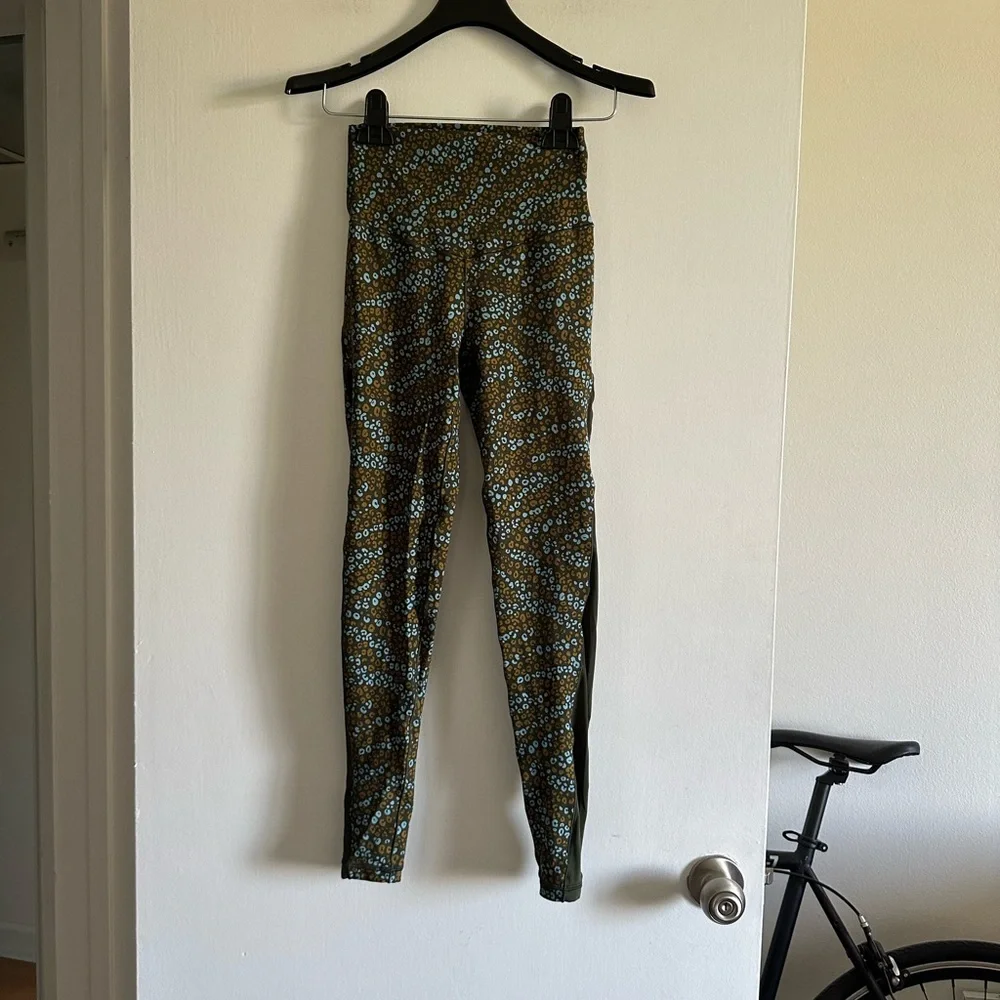 Aerie Offline Green/Blue Floral Mesh Side High Waisted Leggings size Small EUC - Picture 3 of 9